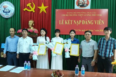 LỄ KẾT NẠP ĐẢNG VIÊN MỚI ĐỐI VỚI HỌC SINH-DẤU MỐC Ý NGHĨA TRONG HÀNH TRÌNH TRƯỞNG THÀNH