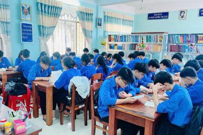 TIẾT ĐỌC SÁCH TẠI THƯ VIỆN TRƯỜNG THPT LƯƠNG THẾ VINH